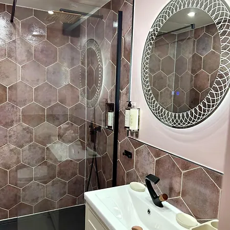 Oasis Boutique New Luxury ,central Location Apartment *